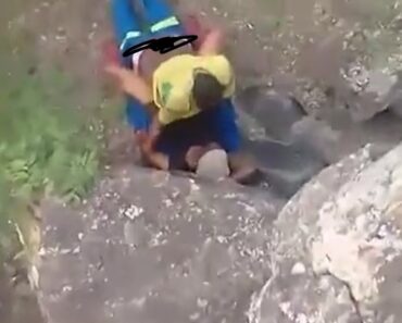 Is This A New Area 18? Couple Caught On Camera B0NKING In The Bush Behind The Rocks (Watch Video)