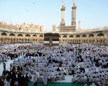 Saudi Arabia starts deporting pilgrims performing Hajj without permit