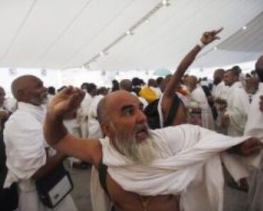 Saudi Stops Pilgrims From Throwing Stones